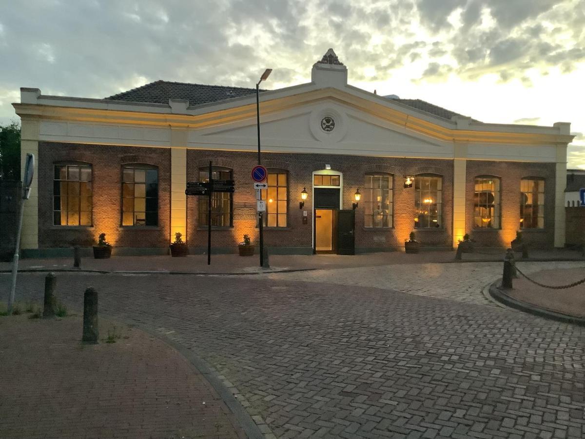 Boutique Hotel De Oude Veste ヘレヴートスライス エクステリア 写真