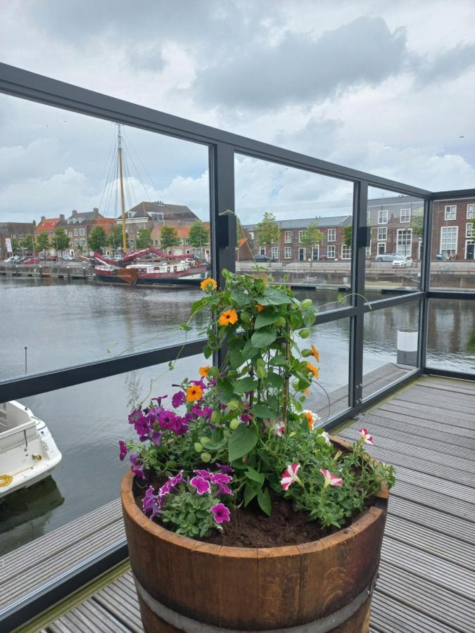 Boutique Hotel De Oude Veste ヘレヴートスライス エクステリア 写真
