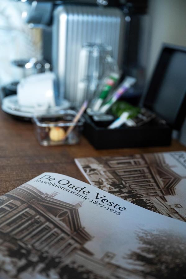 Boutique Hotel De Oude Veste ヘレヴートスライス エクステリア 写真